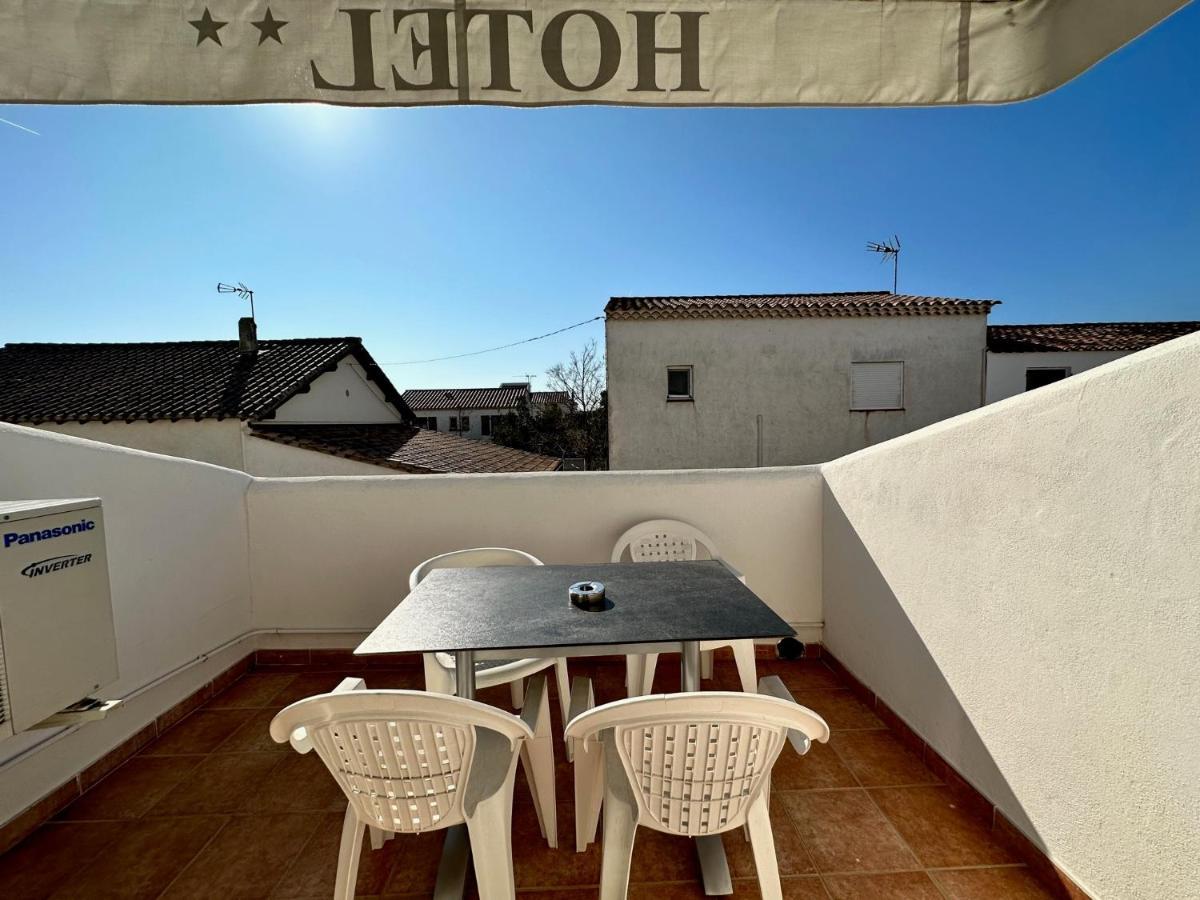 Hotel Les Palmiers En Camargue Saintes-Maries-de-la-Mer Exteriör bild