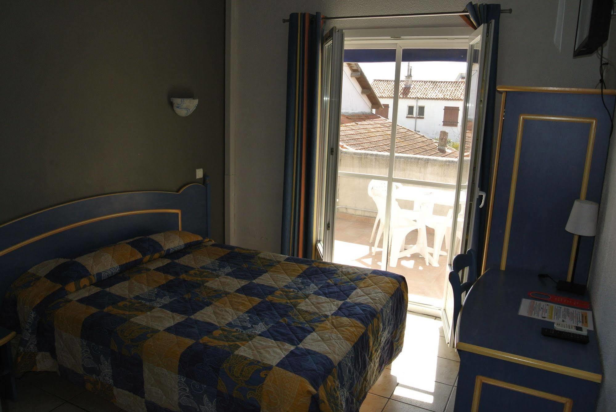 Hotel Les Palmiers En Camargue Saintes-Maries-de-la-Mer Exteriör bild
