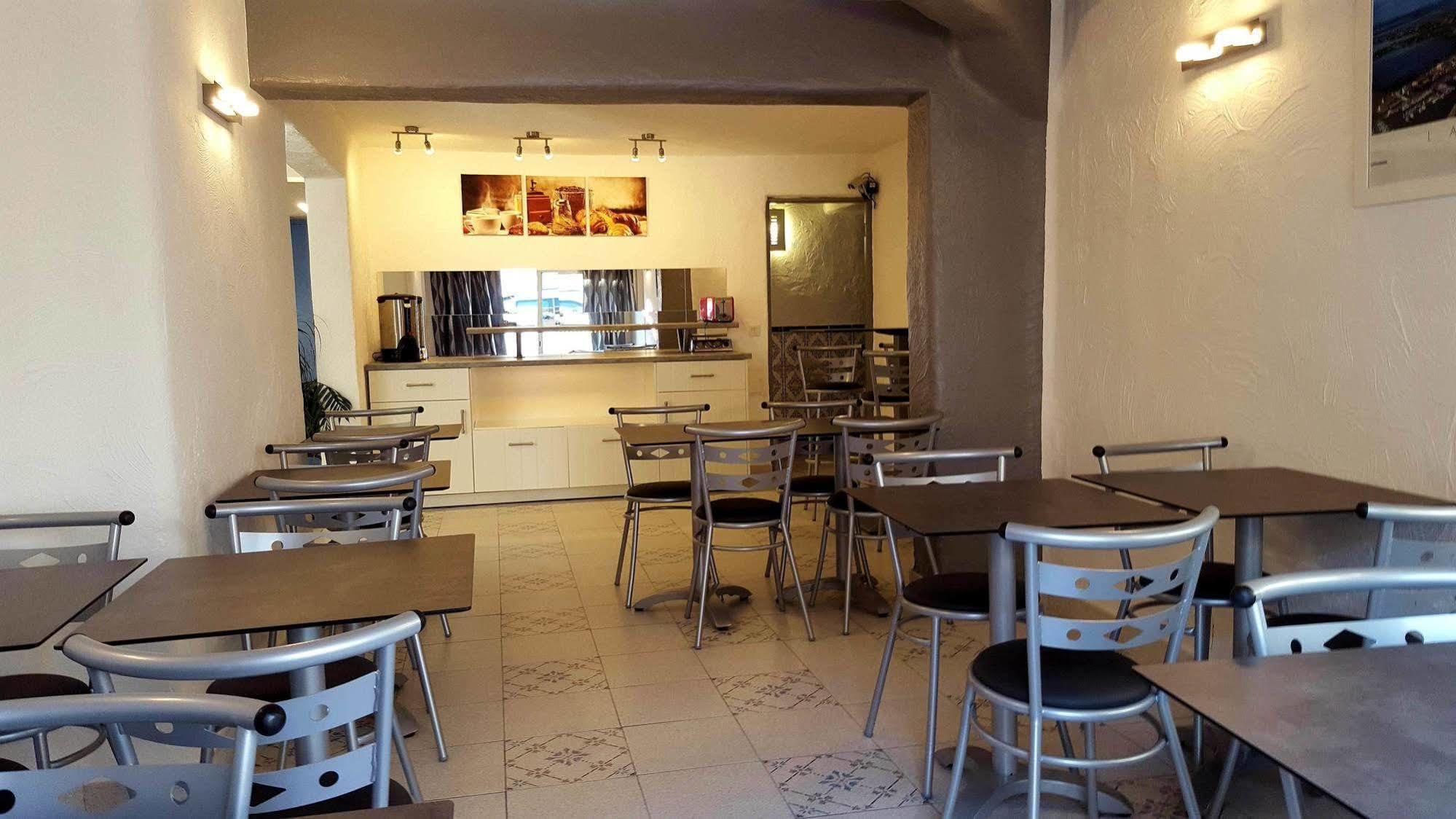 Hotel Les Palmiers En Camargue Saintes-Maries-de-la-Mer Exteriör bild